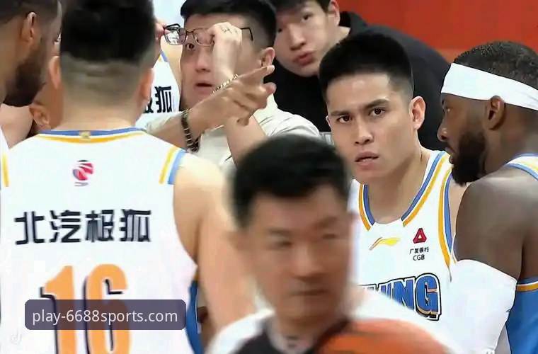 CBA爆冷夜最新动态：皮特森38分弑旧主，北京连胜遭福建终结